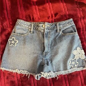 Hollister flower Jean shorts, medium wash denim shorts